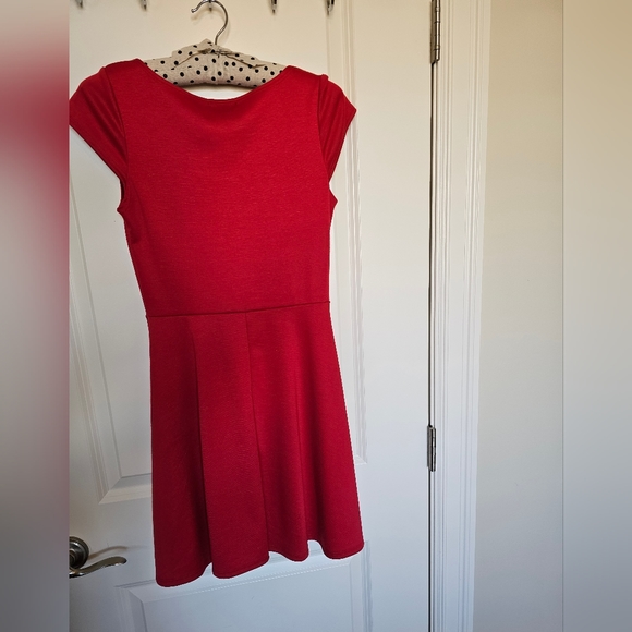 Vibe Sportswear Dress - Picture 2 of 3